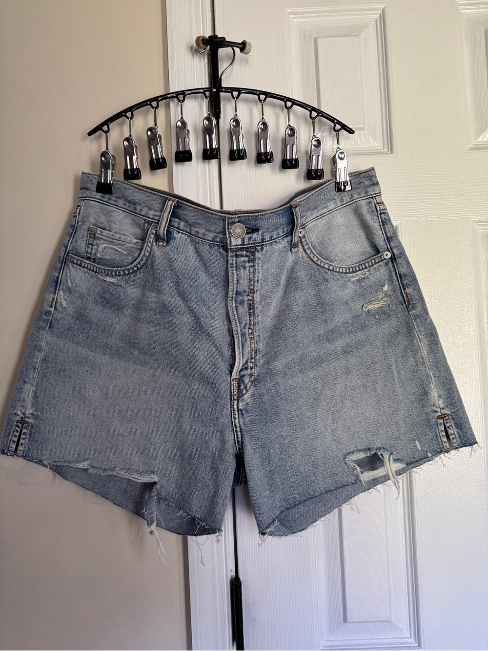 rag & bone Vintage Cutoff Light Denim Shorts Midi Size 33 Distressed Buttonfly